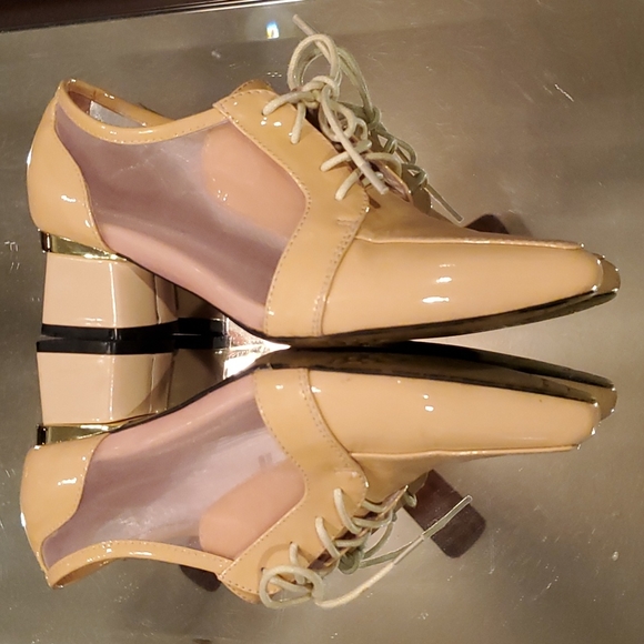 Vintage Vearcon  Peachy Taupe  Patent Leather And Mesh Lace Up Shoe - Picture 4 of 11